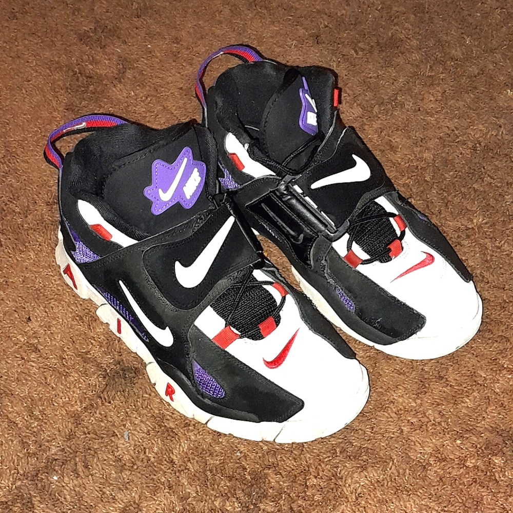 Nike Air Barrage shoes